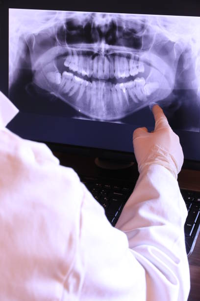 Best Emergency Tooth Extraction  in Arnold Line, MS